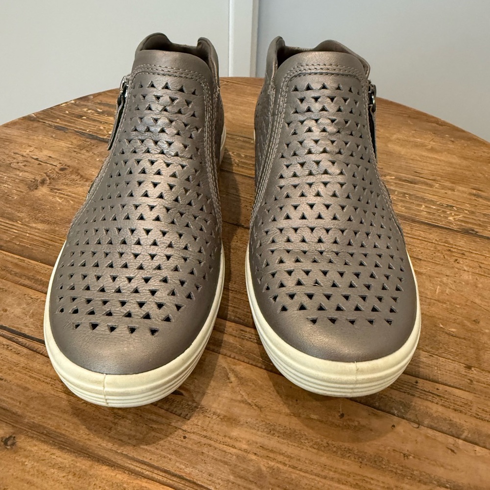 Ecco Women's Soft 7 Low Cut Zip Bootie